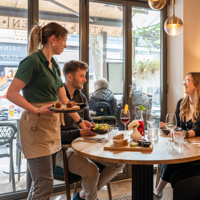 Horeca vacatures Zeeland - Bijbaan Domburg - Medewerker bediening Juuls
